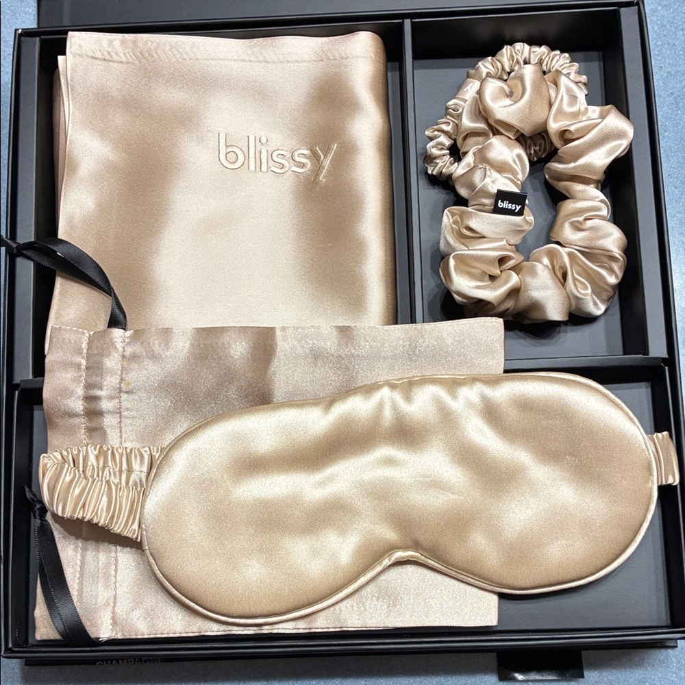 Blissy Luxurious Champagne Sleep set